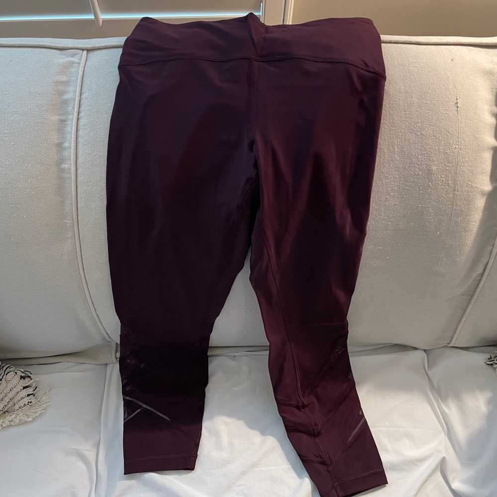 Lululemon 7/8 run tight size 10, mesh detail